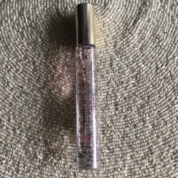 🆕💋Victoria’s Secret Rollerball in Tease - Picture 1 of 3